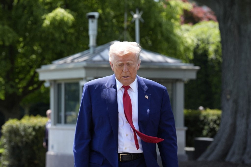 Episcopi catolici cer scuze pentru participarea la rugăciunea din Biroul Oval al lui Trump