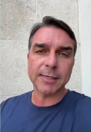 Flavio Bolsonaro a părăsit Brazilia spre SUA după înfrângerea electorală și refuzul de a preda pașapoartele