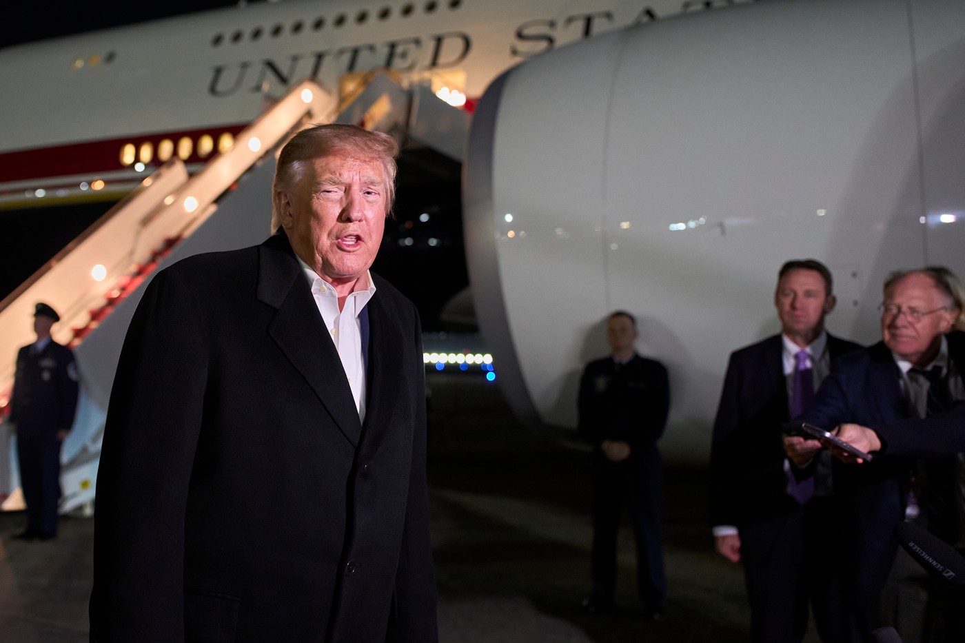 Donald Trump susține venirea lui Flávio Bolsonaro în Statele Unite și critică procesul electoral din Brazilia