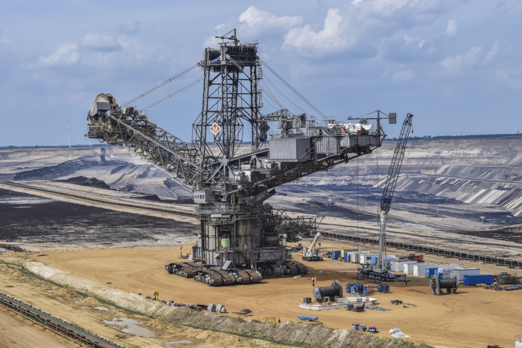Strategia de exploatare a grafitului de la Baia de Fier: România vizează producția de grafen pentru apărare