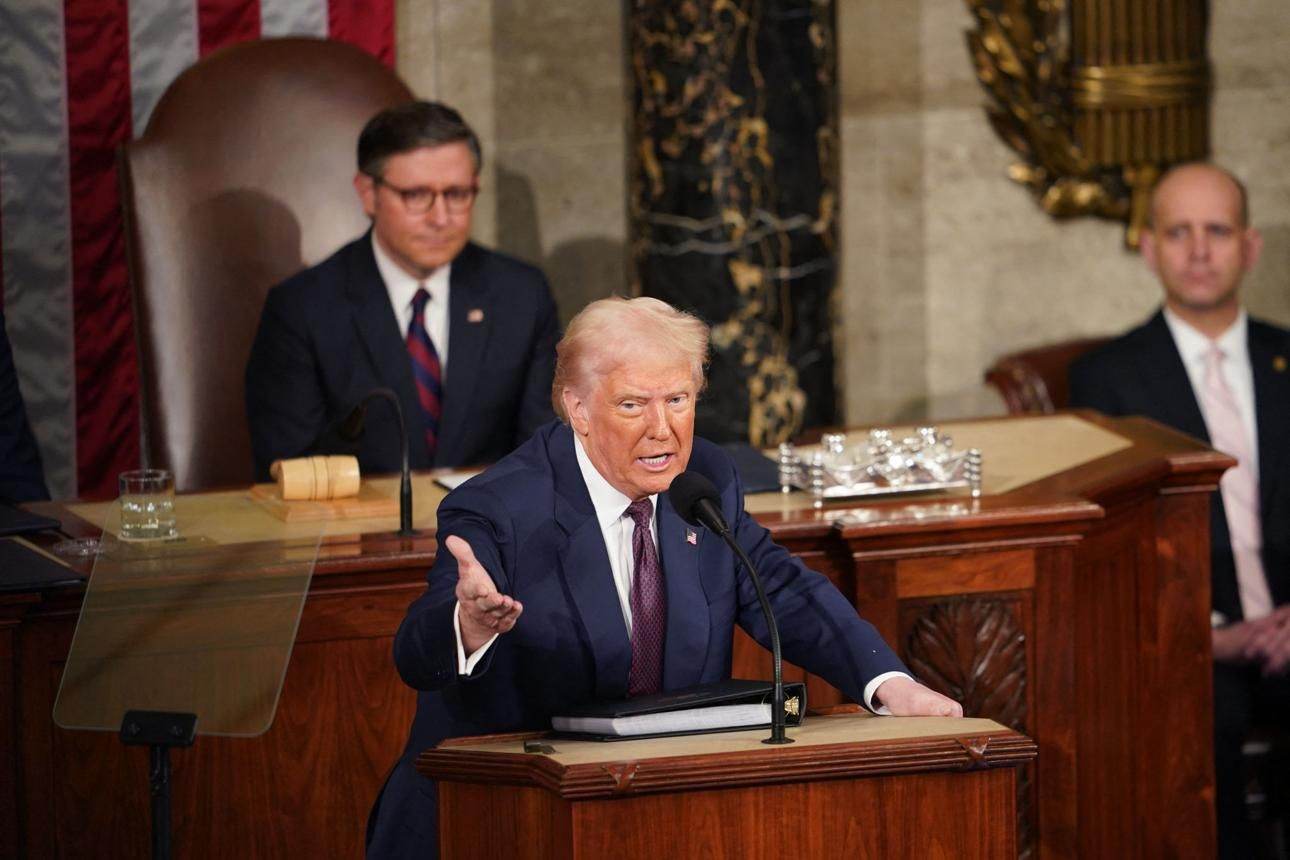 Donald Trump solicită excluderea candidatei democrat Mary Peltola din cursa pentru Senatul SUA