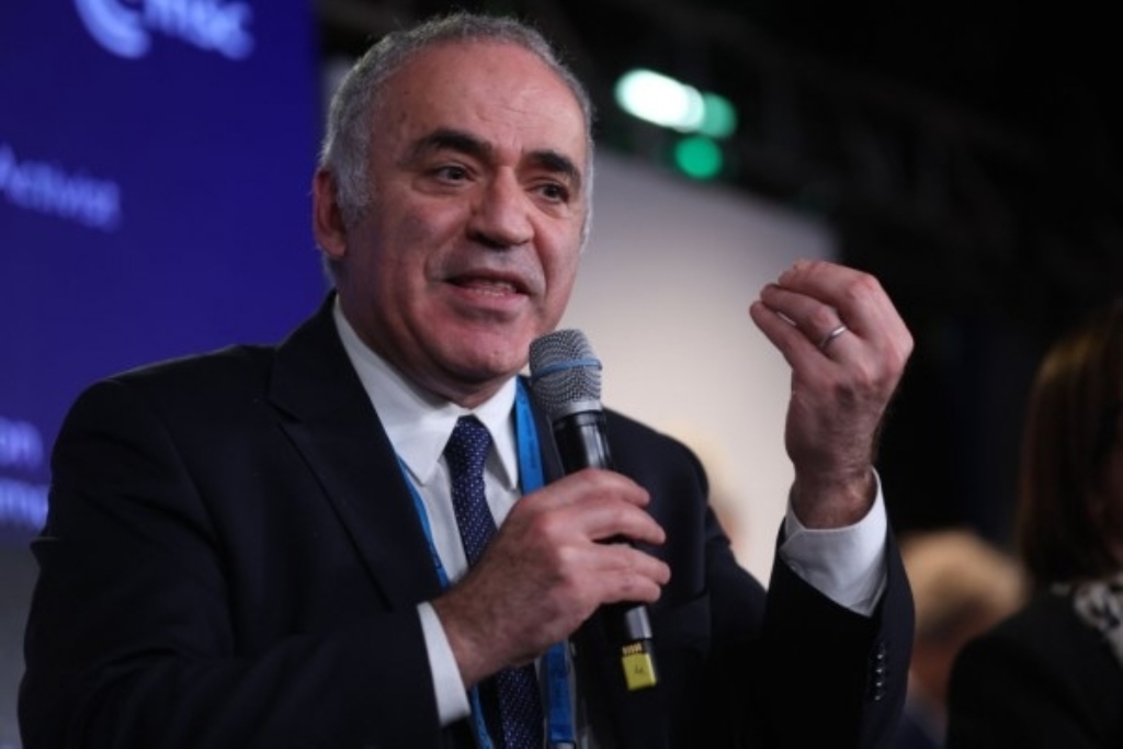 Strategia de înfrângere a regimului de la Moscova: Cele cinci măsuri propuse de Garry Kasparov