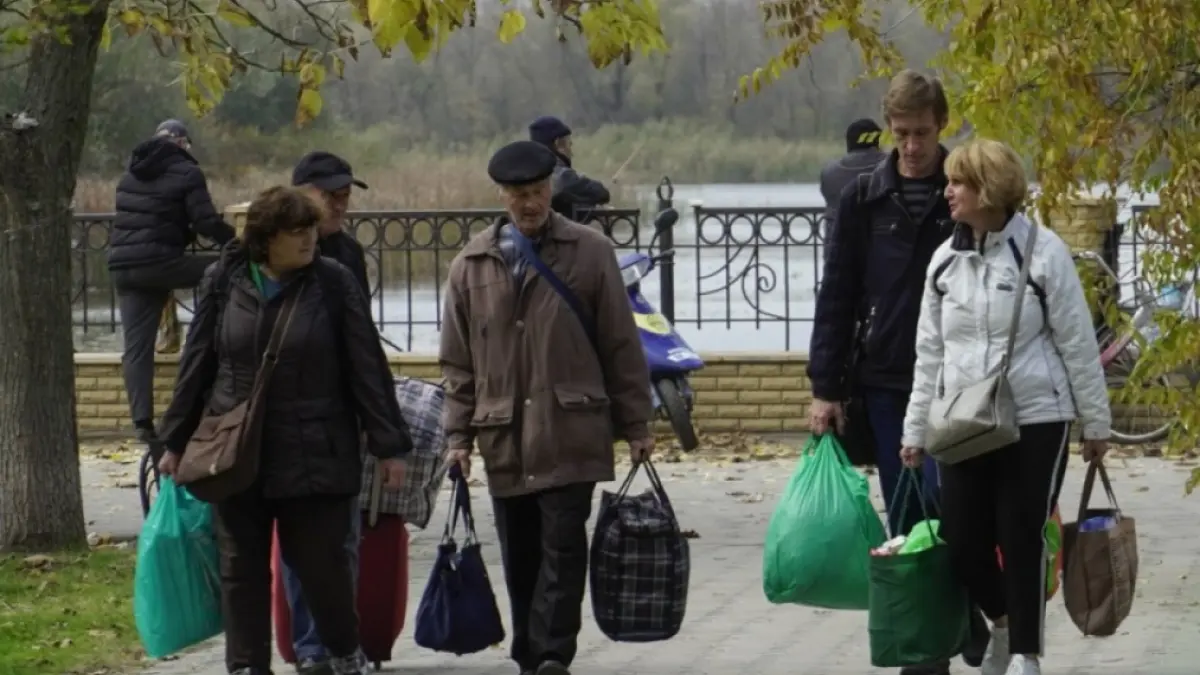 Evacuarea locuitorilor din orașul ocupat Oleșki către teritoriul controlat de Ucraina