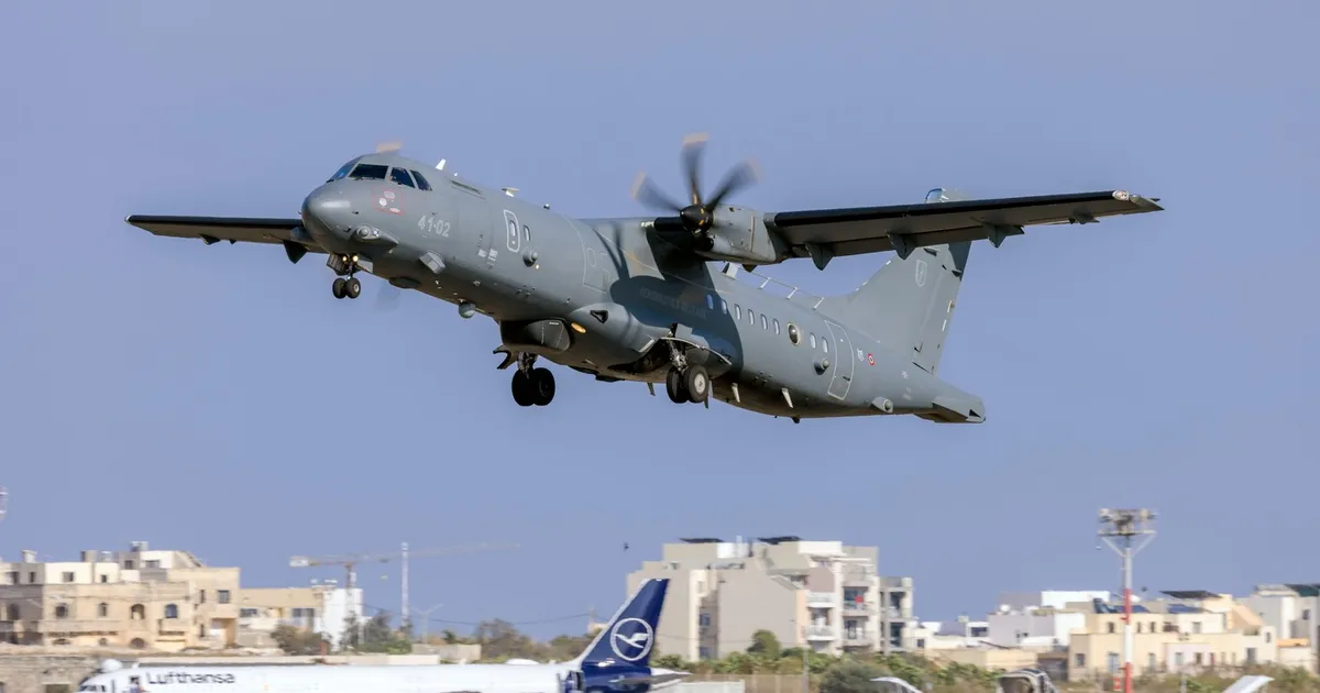Monitorizare militară în Italia: Convoi rusesc cu blindate de luptă a fost reperat la sud de Sicilia