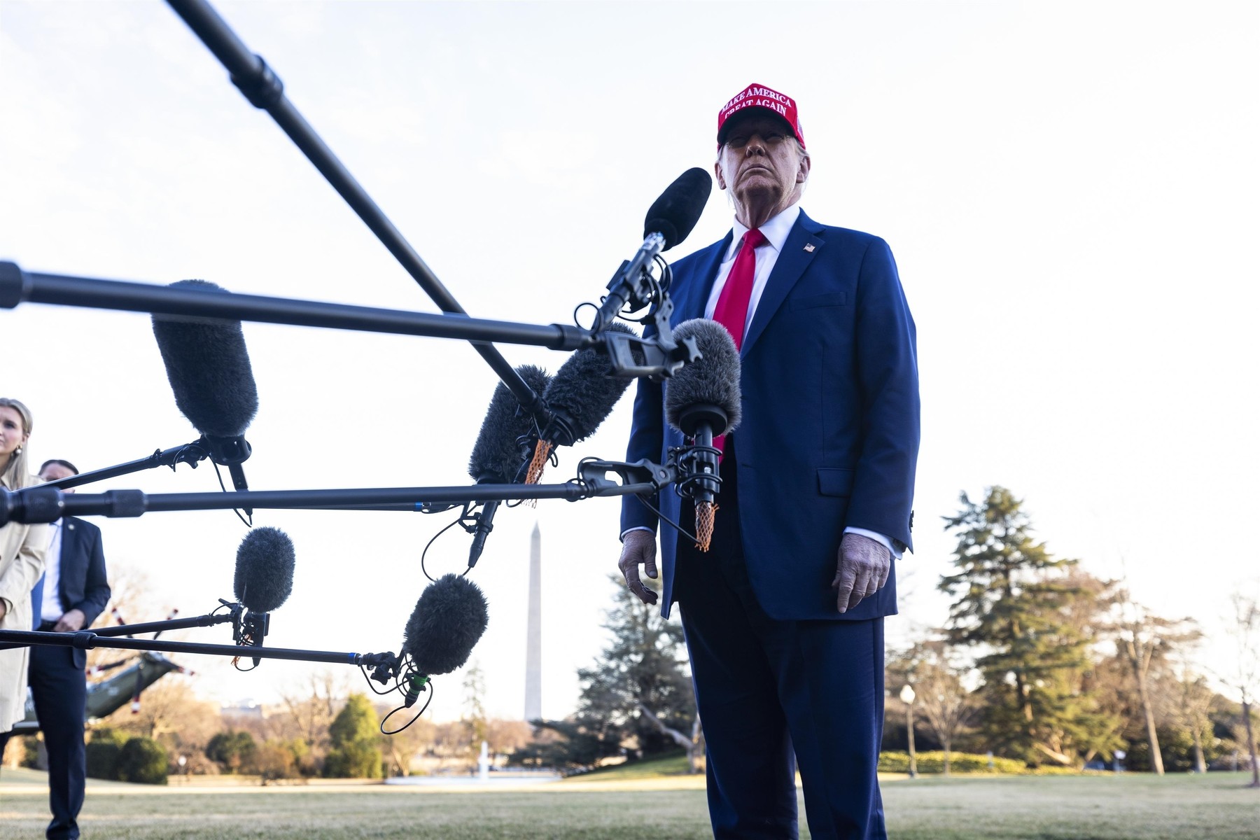 Boicot media la Casa Albă: Marile televiziuni americane se retrag din grupul de transmisie al președintelui Trump