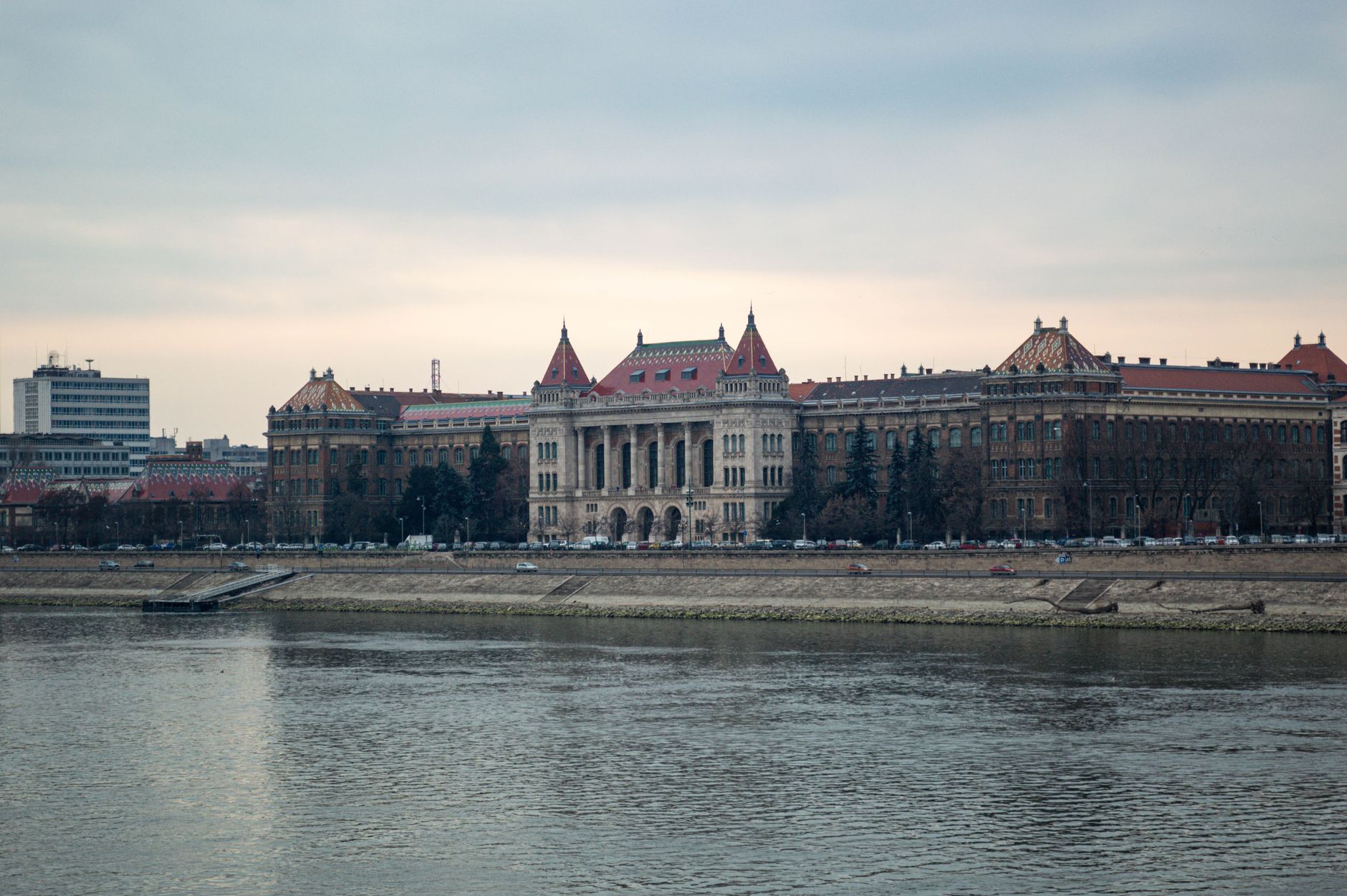 Ascensiunea radicalismului în Europa: riscuri economice și geopolitice în pragul alegerilor din 2027