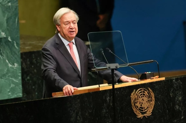 Antonio Guterres acuză marile companii petroliere de abuz de putere și profituri pe seama crizei climatice