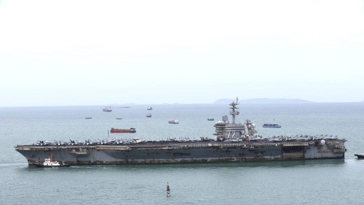 Criza de moral de pe portavionul USS Abraham Lincoln: opt tentative de sinucidere în timpul războiului cu Iranul