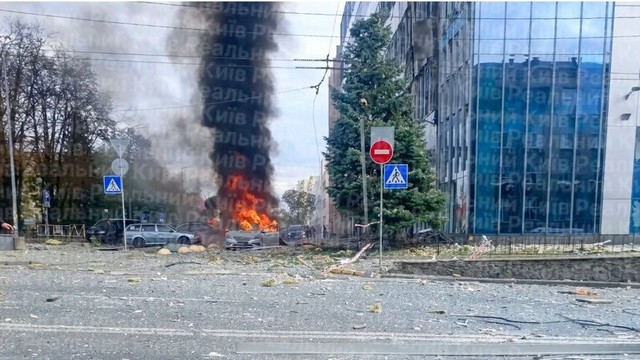 Atacuri cu drone asupra Kievului: cinci morți și distrugeri în zone administrative și de birouri