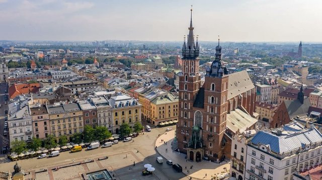 Candidatul independent Łukasz Gibała câștigă primul tur al alegerilor pentru primăria Cracoviei
