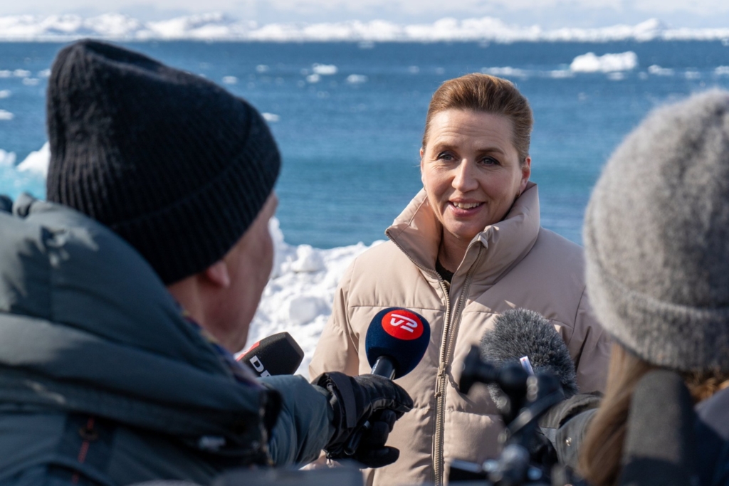 Strategia SUA în Groenlanda: Mette Frederiksen exprimă un optimism prudent privind noile baze militare