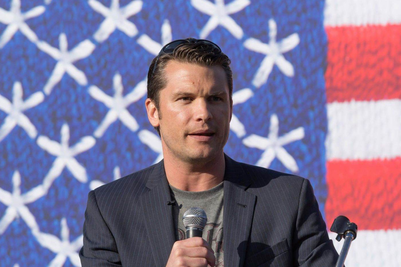 Pete Hegseth lansează Proiectul Meridian: Elon Musk și Palmer Luckey vor analiza viitorul războiului