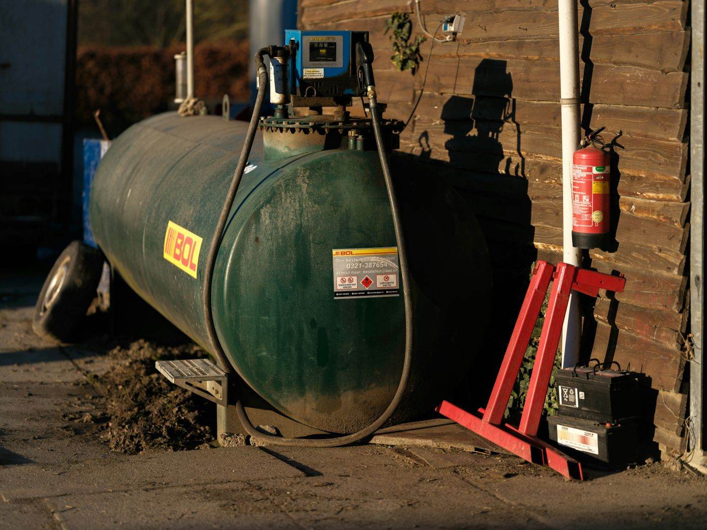 Presiune diplomatică din partea SUA asupra Franței pentru eliberarea rezervelor de petrol și motorină