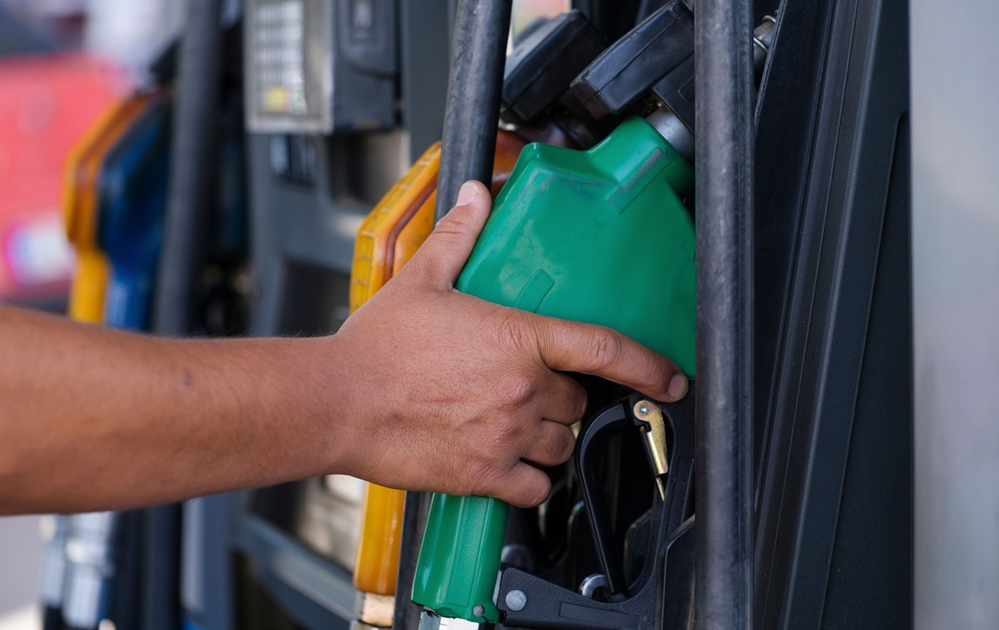 Decizia G7 de eliberare a rezervelor de petrol și motorină sub presiunea amenințărilor lui Trump