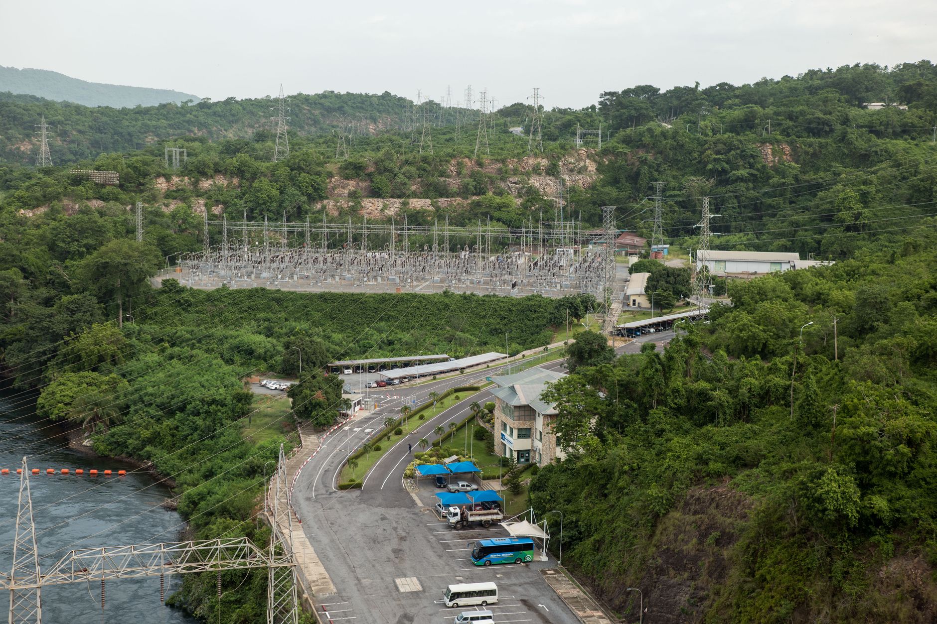 Strategia rusă de paralizare a Ucrainei: atacuri masive asupra infrastructurii energetice și nucleare