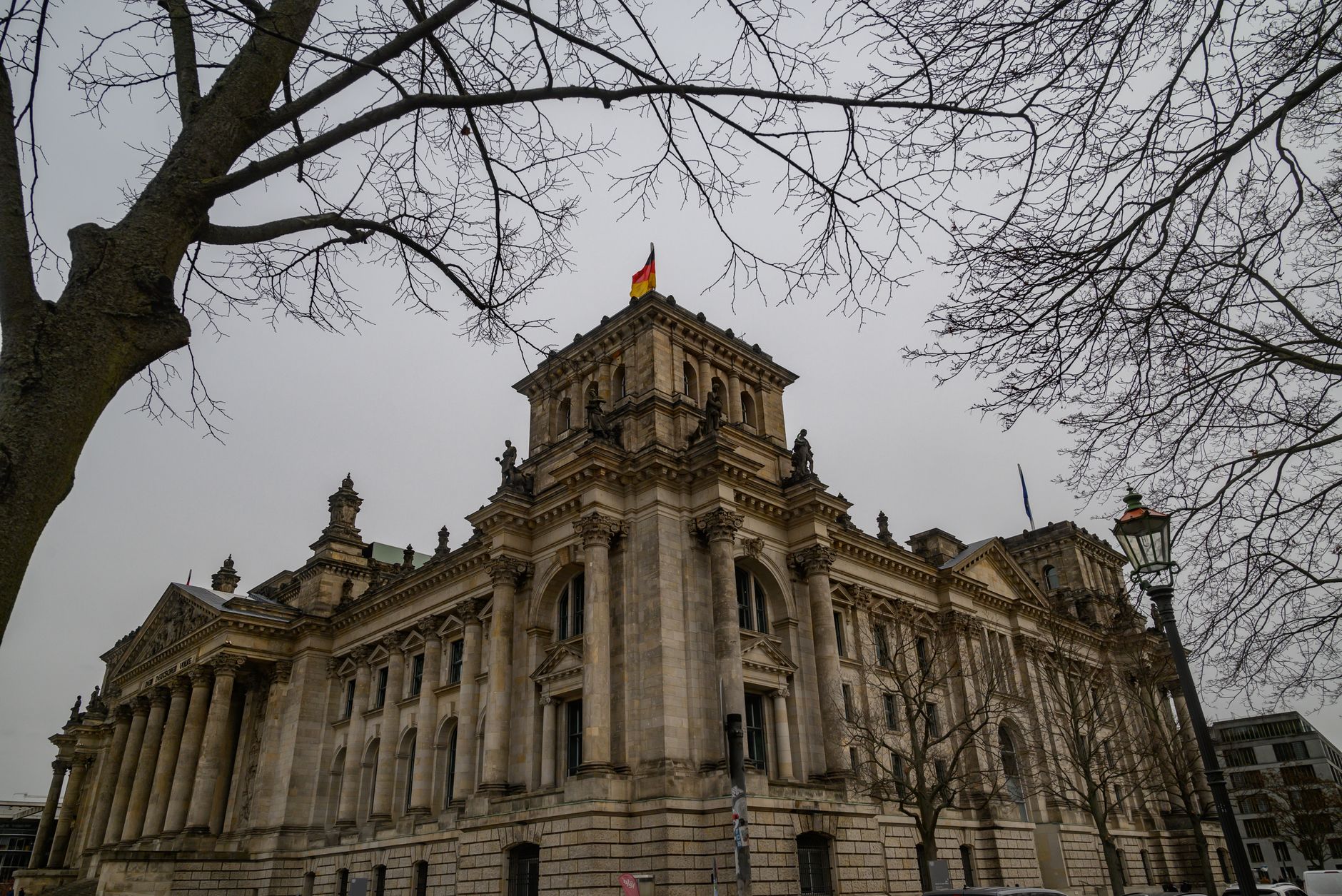 AfD atinge un prag istoric de 30% în Germania, în timp ce alianța CDU/CSU scade la un minim de 18%
