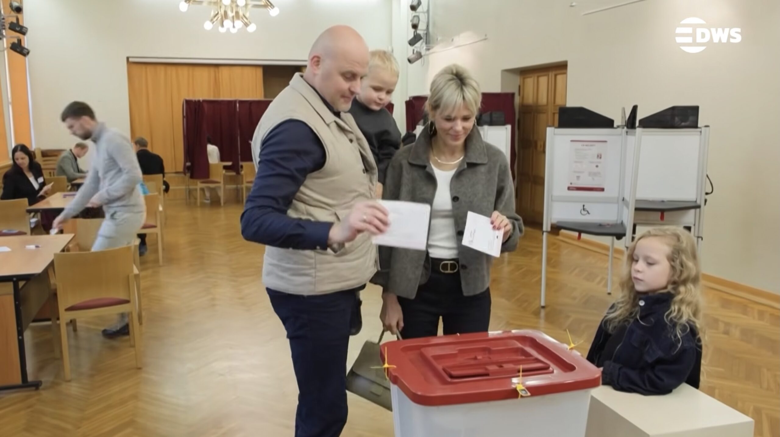Rezultate exit poll în Letonia: Partidul premierului Andris Kulbergs conduce la alegerile legislative