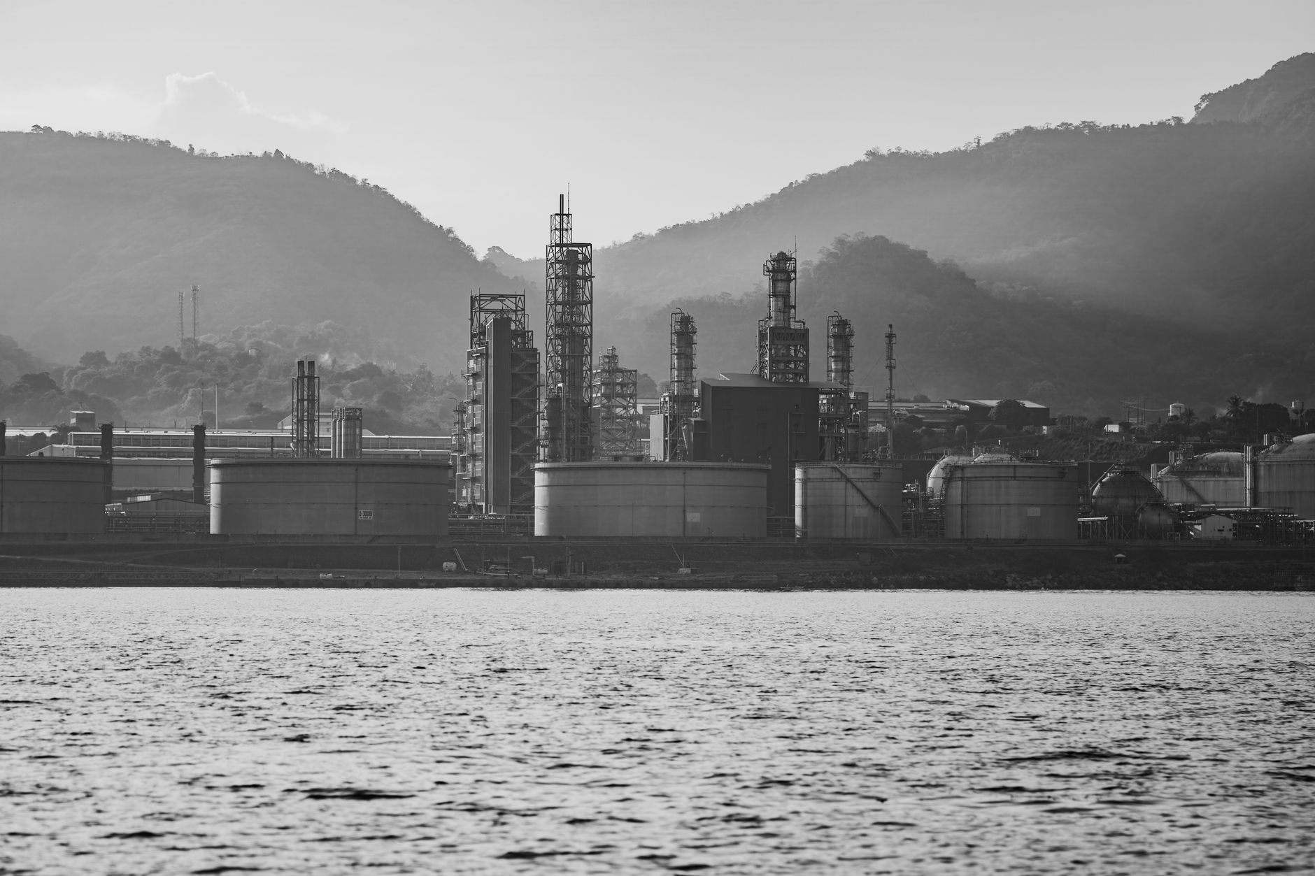 AIE avertizează: Rezervele strategice de petrol sunt în pericol din cauza tensiunilor geopolitice