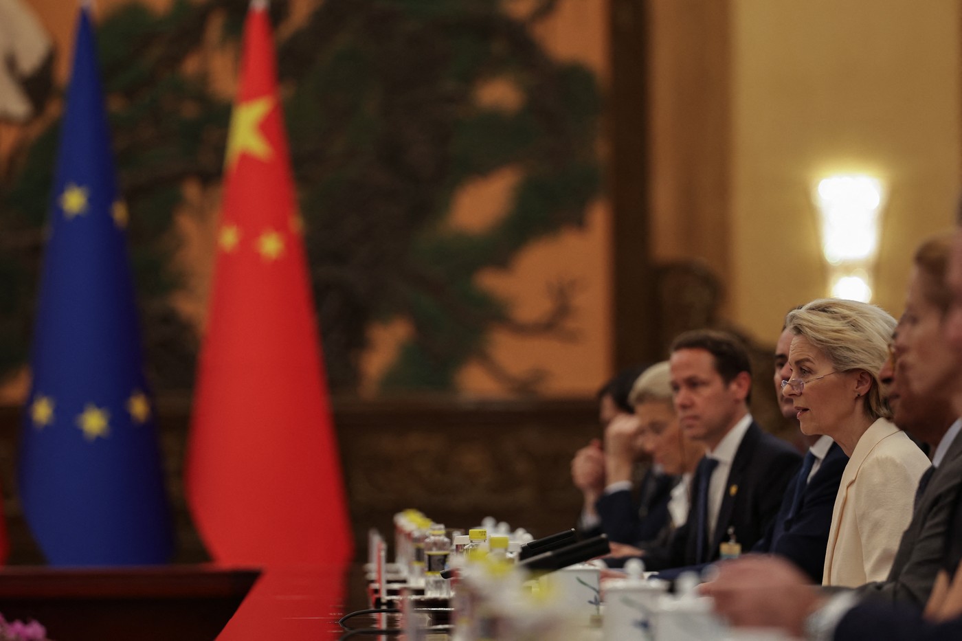 Macron și Merz solicită UE instrumente comerciale mai dure pentru combaterea războiului comercial