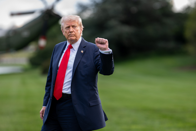 Donald Trump semnează un ordin executiv pentru reducerea costurilor la motorină prin eliminarea restricțiilor fiscale