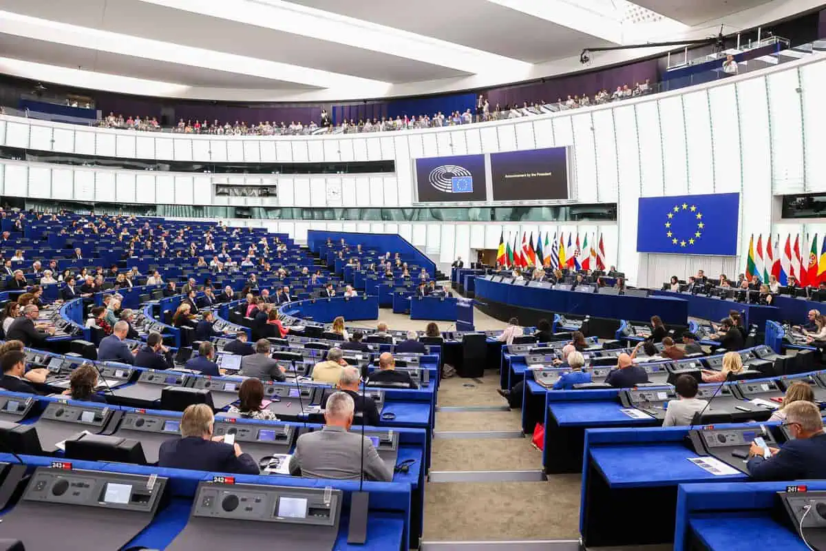 Parlamentul European adoptă raportul privind Scutul democrației: Rusia este principala amenințare externă