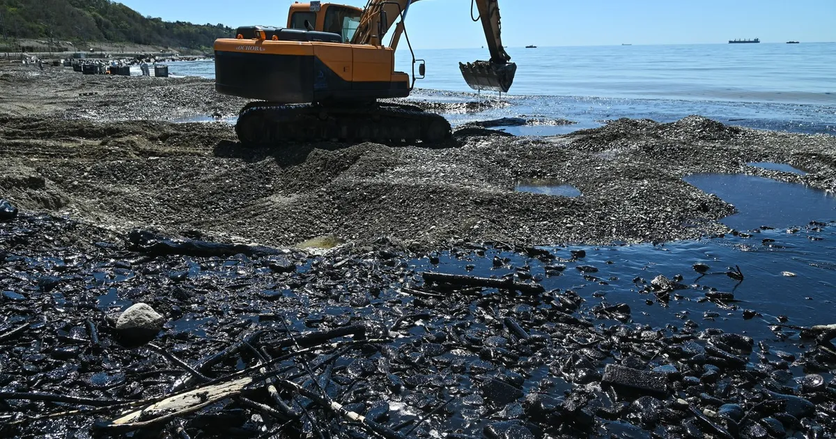 Riscul de poluare în Marea Neagră după scufundarea navelor în zonele economice ale României și Bulgariei