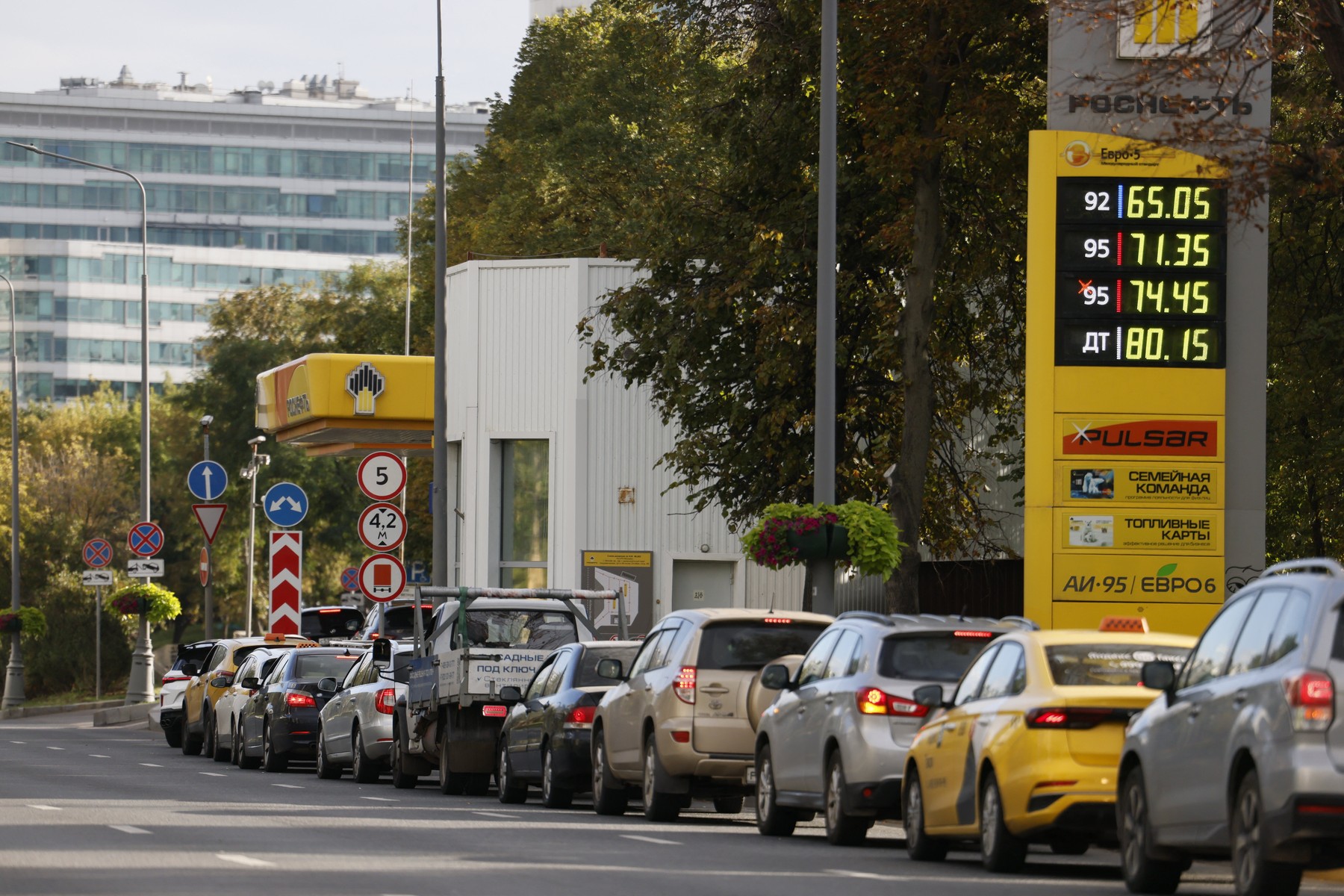 Reducerea livrărilor de carburanți din Belarus către Rusia în contextul penuriei de combustibil de pe piața rusă