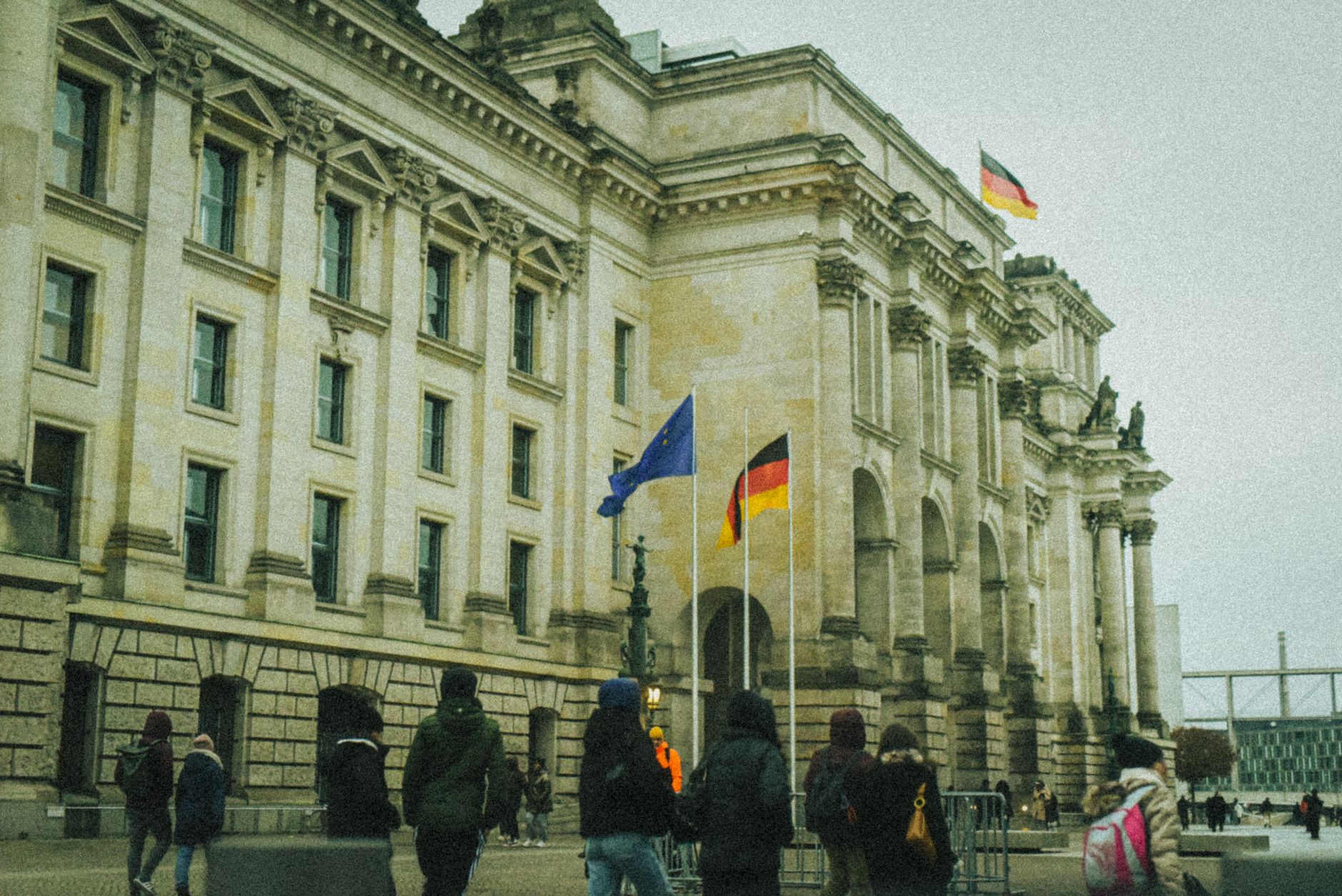 Avertisment de la Friedrich Merz: Extremismul pătrunde în parlamentele din Germania