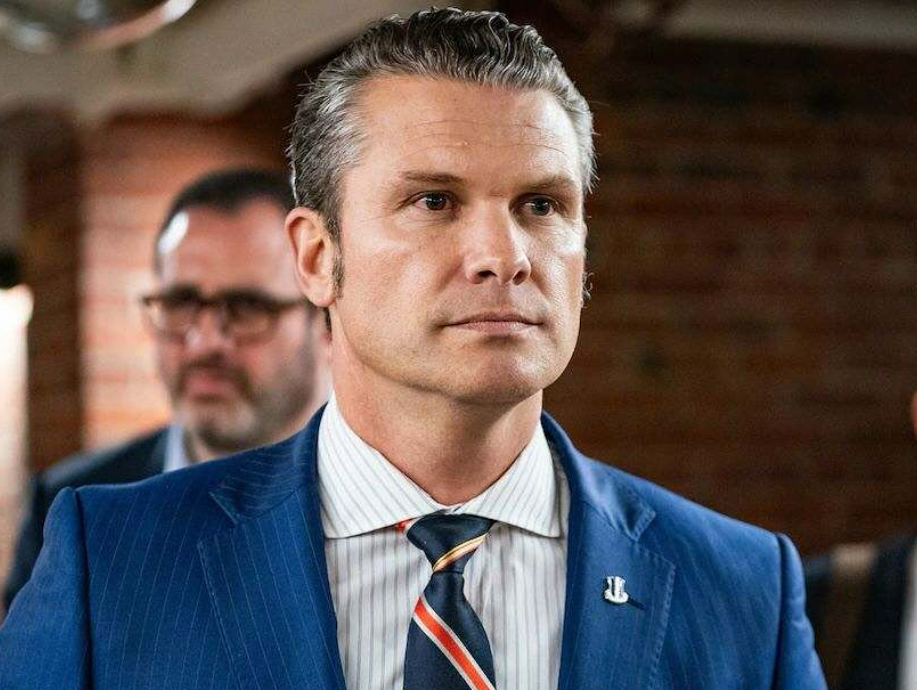 Escalară politică în Washington: Parlamentarul Thomas Massie solicită punerea sub acuzare a lui Pete Hegseth