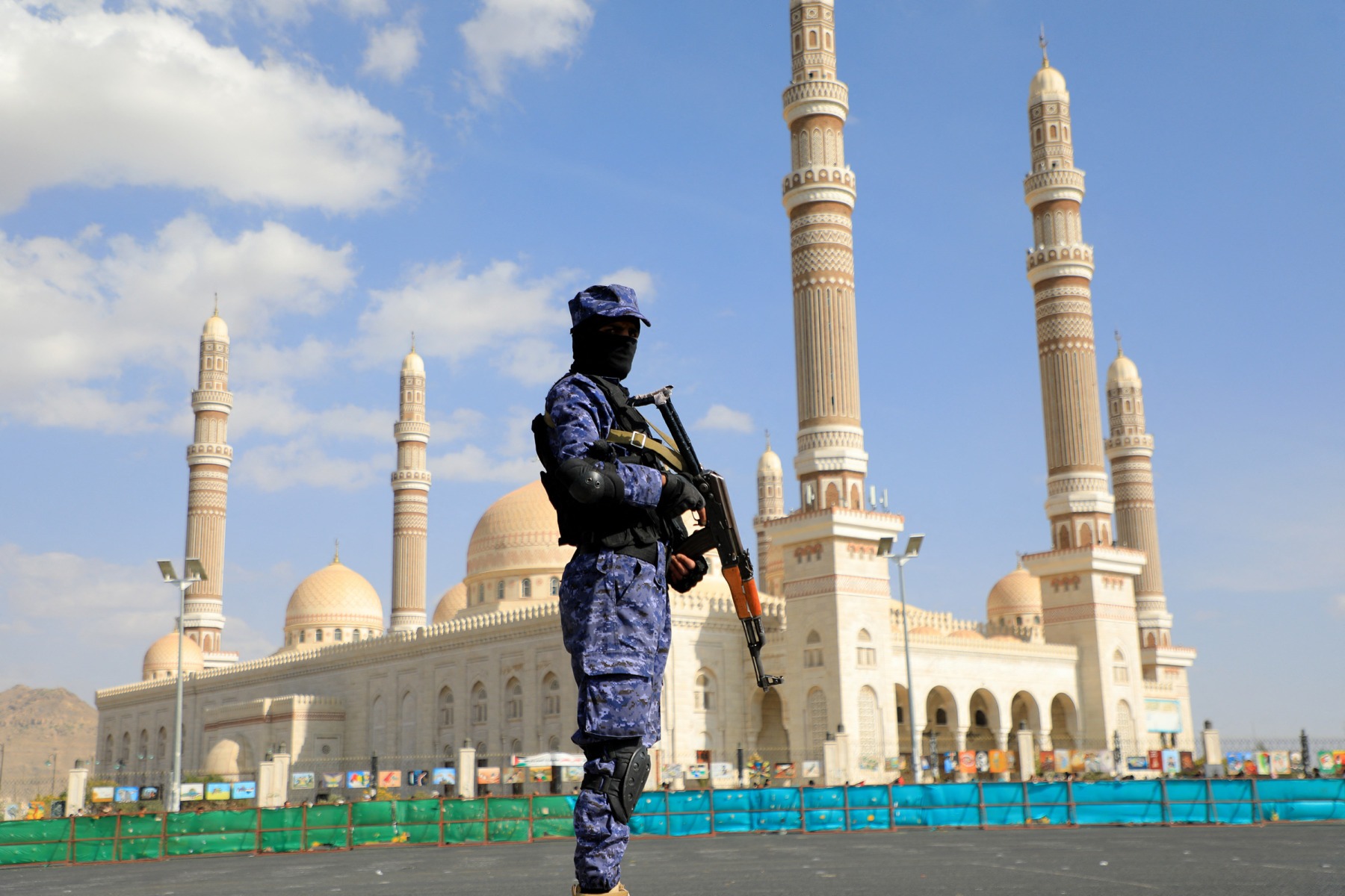 Gruparea Houthi revendică lovirea Aeroportului King Khalid din Riad cu o rachetă balistică