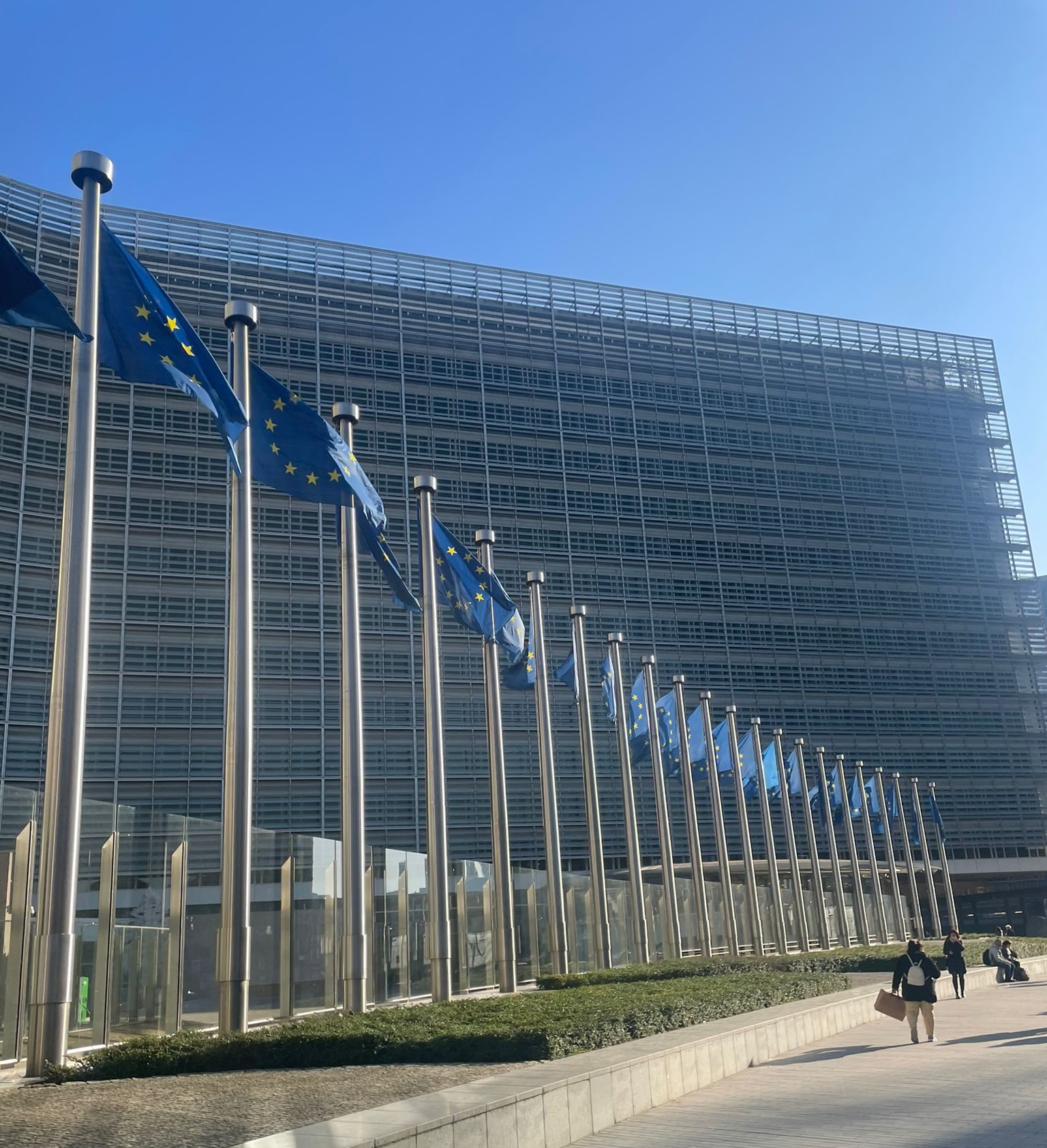 Comisia Europeană propune sprijin masiv pentru industria de apărare a statelor membre