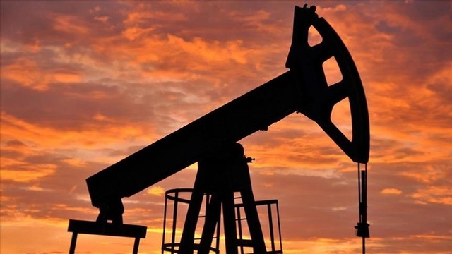 Ascensiune bruscă a prețurilor petrolului sub presiunea tensiunilor din Orientul Mijlociu și a uraganului Isaias