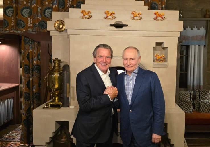Reacție dură din Germania după vizita lui Gerhard Schröder la reședința lui Vladimir Putin