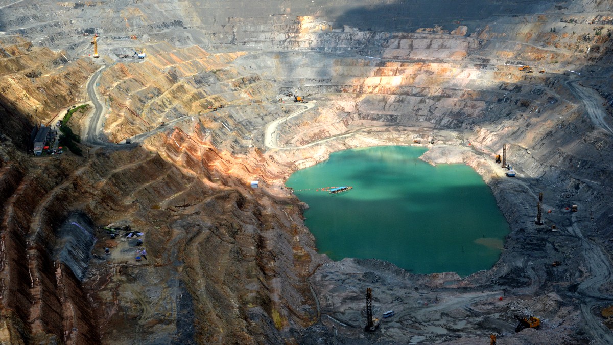 China descoperă un zăcământ masiv de 30 de milioane de tone de uraniu în deșertul Ordos