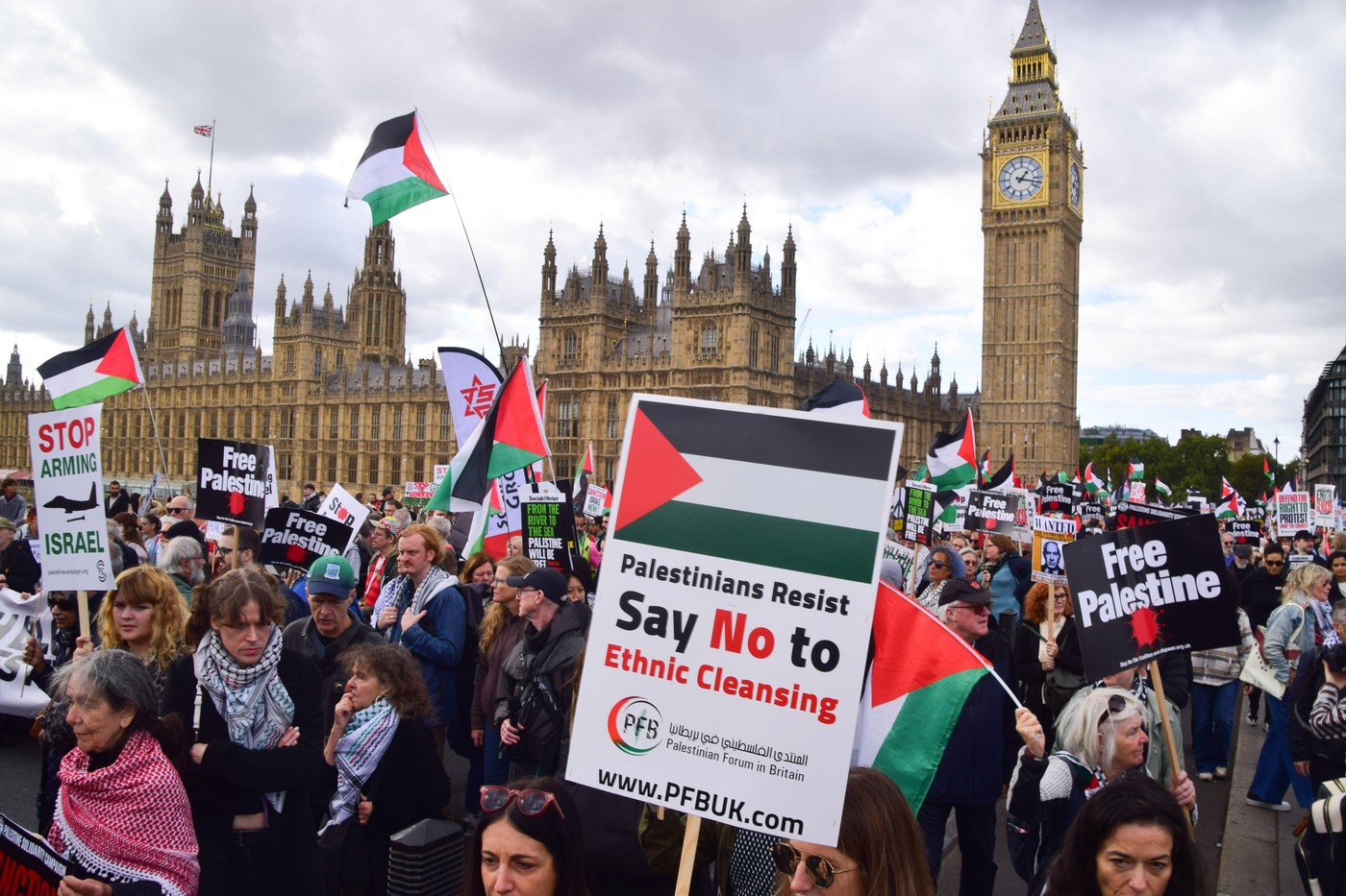 Manifestații masive la Londra și Berlin pentru oprirea conflictului dintre Israel și Hamas