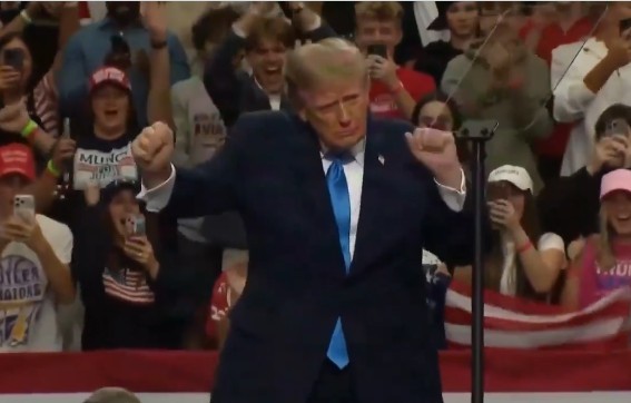 Donald Trump susține că Vladimir Putin dorește un acord cu Ucraina și cere un nou lider la Kiev