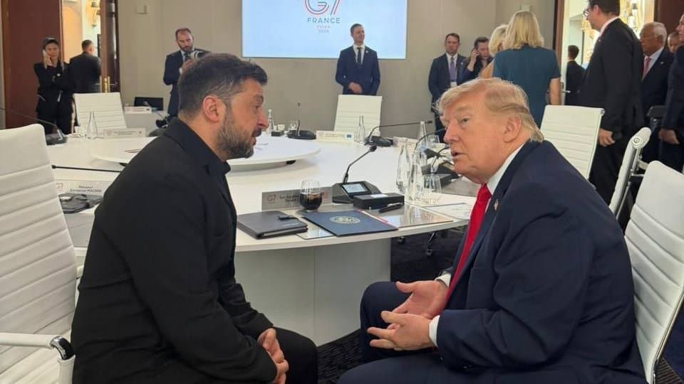 Donald Trump solicită un nou lider în Ucraina și critică atacurile asupra rafinăriilor rusești