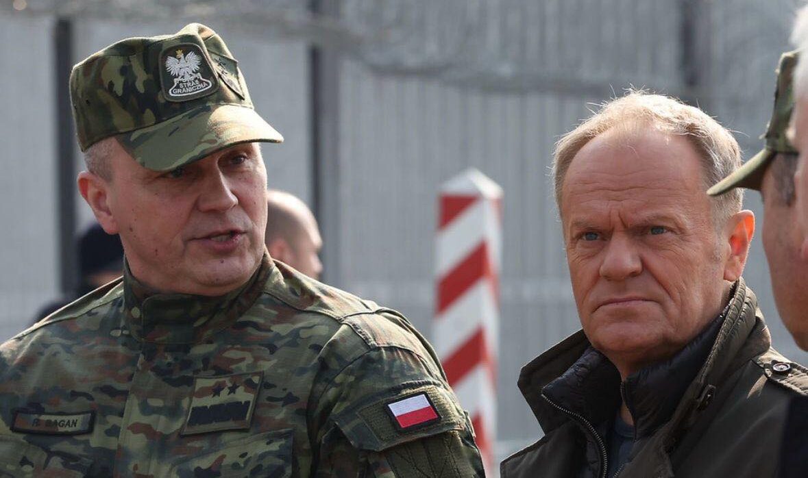 Alerte de securitate în Polonia: Posibil complot de asasinare împotriva lui Donald Tusk și a ministrului Apărării