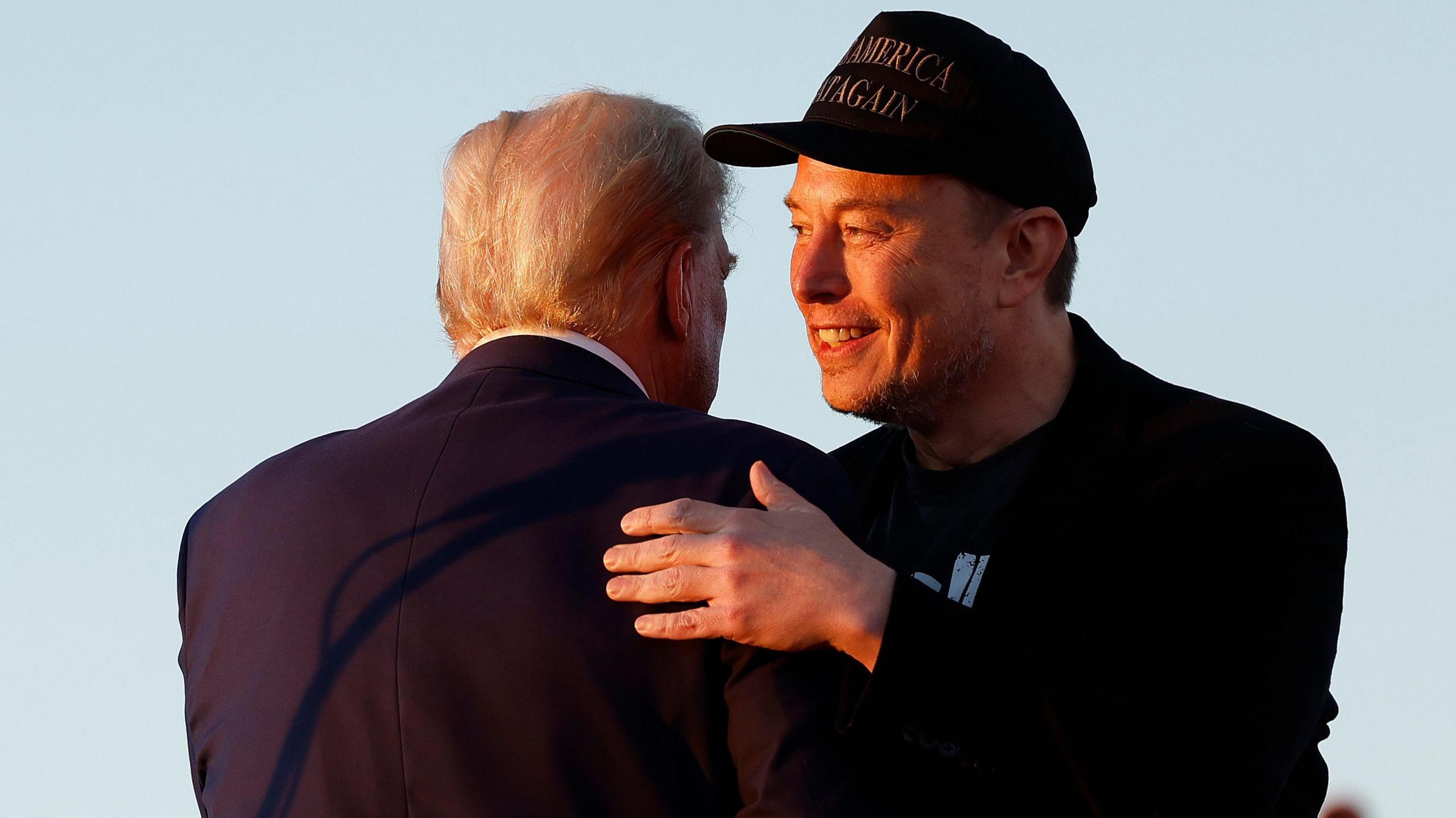 Elon Musk susține poziția lui Donald Trump privind necesitatea unui nou lider în Ucraina