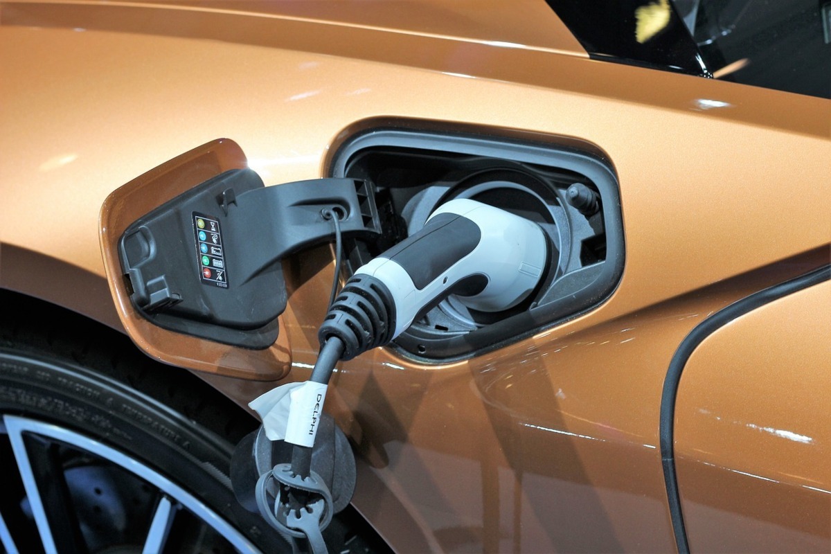 Uniunea Europeană va impune un plafon importurilor de vehicule hibride din China pentru a proteja industria locală
