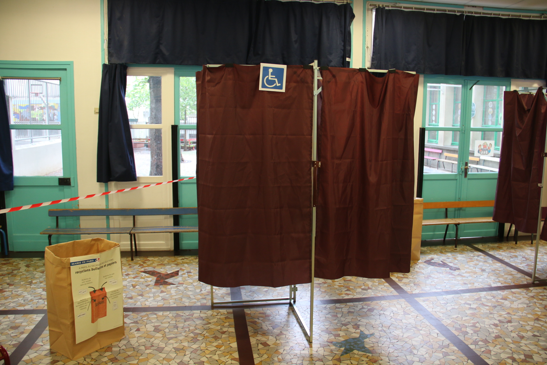 Scenariul electoral pentru Franța în 2027: Marine Le Pen și Jean-Luc Mélenchon domină sondajele