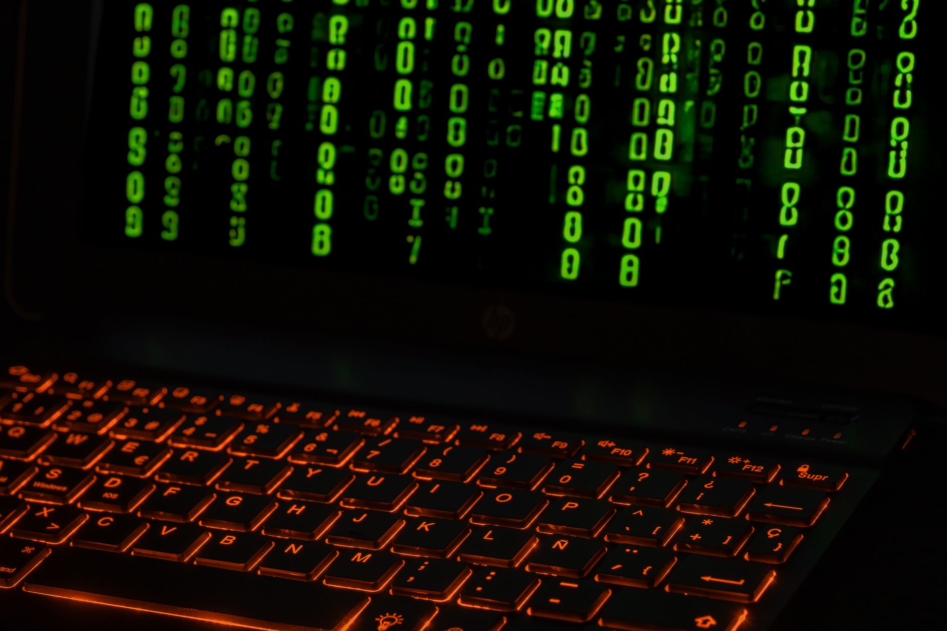 Avertismentul MI5: Inteligența artificială poate facilita atacuri teroriste și dezvoltarea armelor biologice